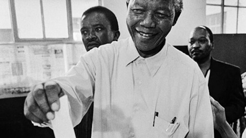Nelson Mandela votes in the 1994 South Africa presidential elections. Photo by Paul Weinberg, Wikipedia Commons.