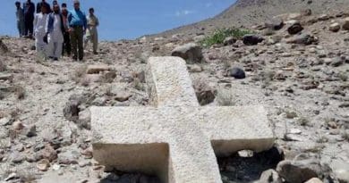 Villagers observe the huge Christian cross in Kavardo, Baltistan. (Photo: pamirtimes.net)