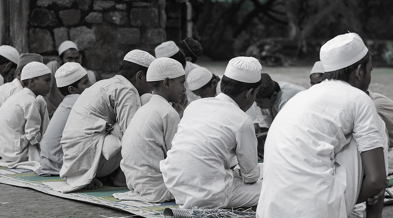 Islam Muslims Group Study India Reading Quran