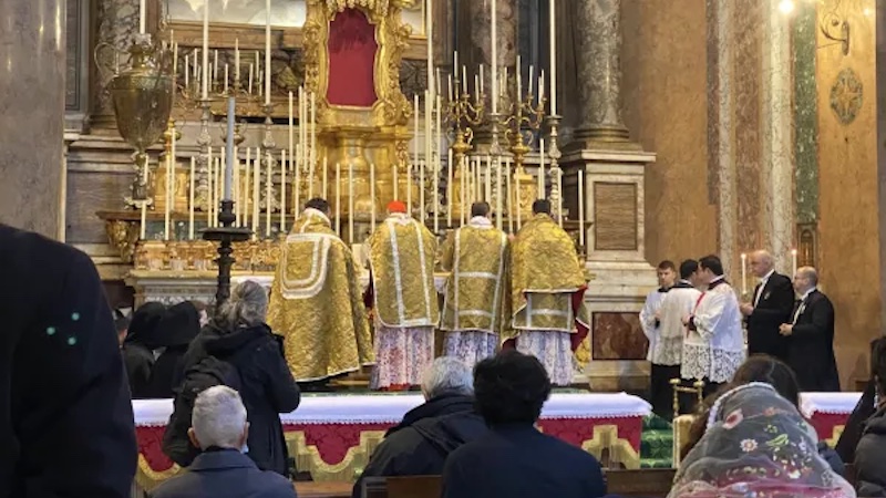 Priests celebrate the Traditional Latin Mass at FSSP’s parish in Rome, Santissima Trinità dei Pellegrini. Credit: Matthew Santucci, CNA