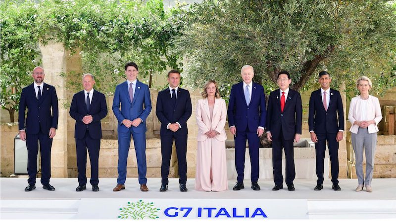 G7 family photo. Photo Credit: g7italy.it