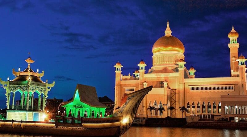 Omar Ali Saifuddien Mosque in Brunei. Photo Credit: NeilsPhotography, Wikimedia Commons