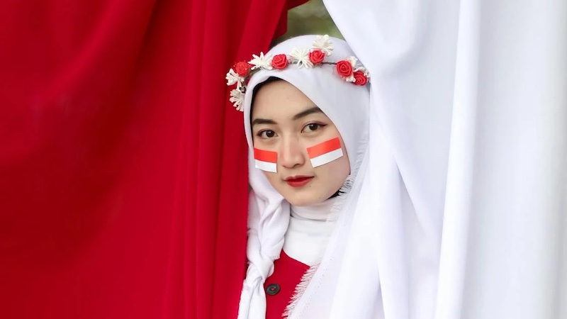 indonesia flag woman