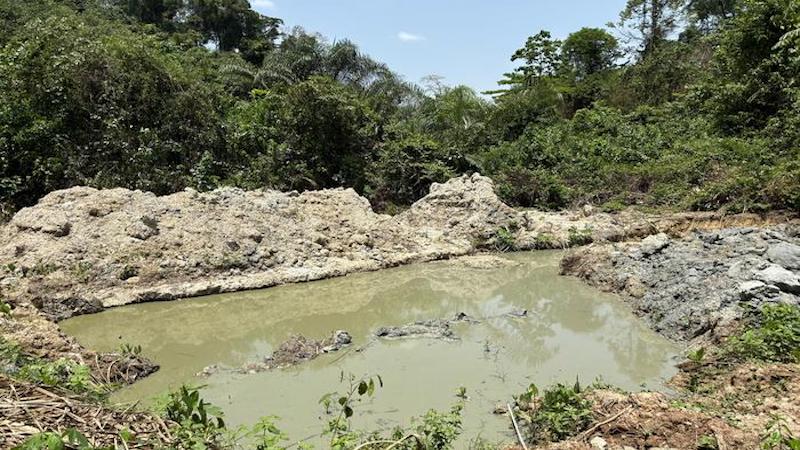 Southern Ghana is a global hotspot of extraction-induced threats to biodiversity. Artisanal small-scale alluvial gold mining like this threatens important bird areas through environmental mercury pollution. CREDIT: David Edwards
