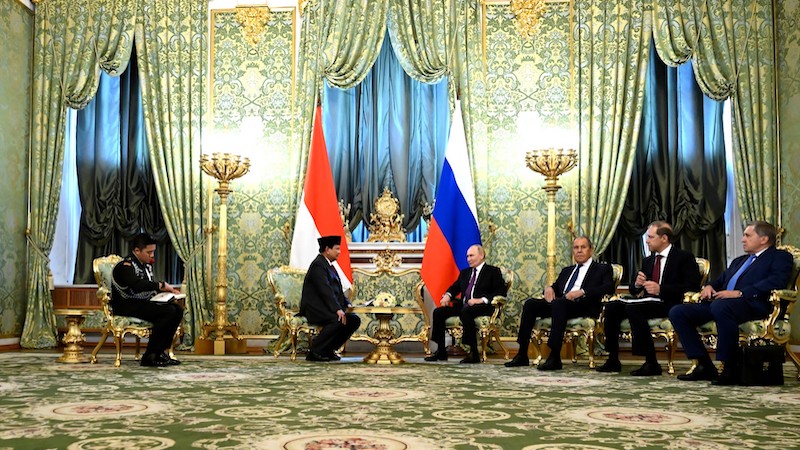 Indonesia's President-elect and Defence Minister Indonesia Prabowo Subianto with Russia's President Vladimir Putin, and Presidential Aide Yury Ushakov, First Deputy Prime Minister and co-chair of the Russian-Indonesian Joint Commission on Trade, Economic and Technical Cooperation Denis Manturov, and Foreign Minister Sergei Lavrov. Photo Credit: Kremlin.ru